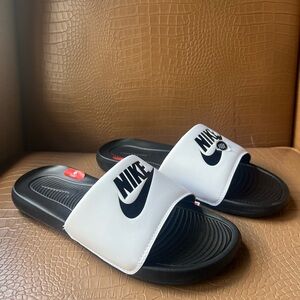 Nike Victori One Men’s Slide Sandal White & Black Size 11